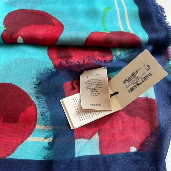 AUTHENTIC NWT GUCCI SHAWL / SCARF - Picture 9 of 13